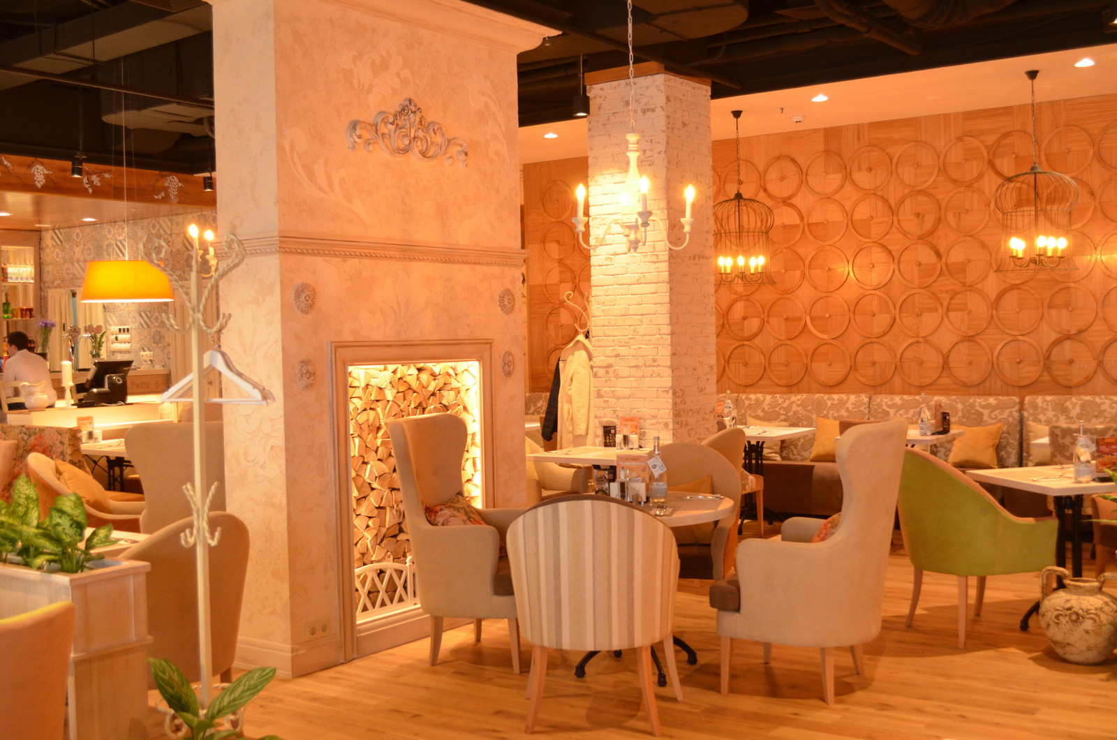 The interior design of the restaurant IL Patio in RIO, Moscow
