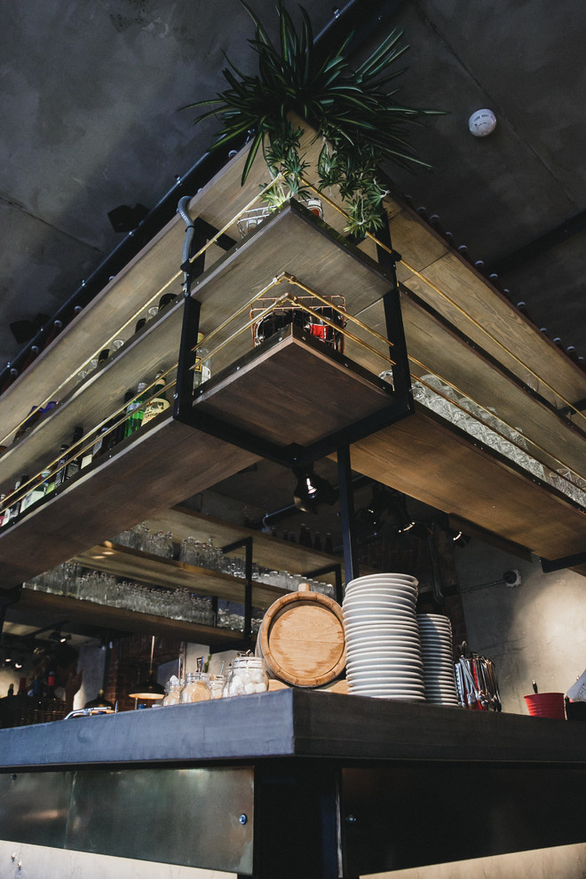 Подвесные полки бара