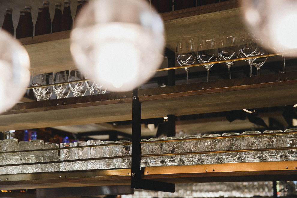 Подвесные полки бара