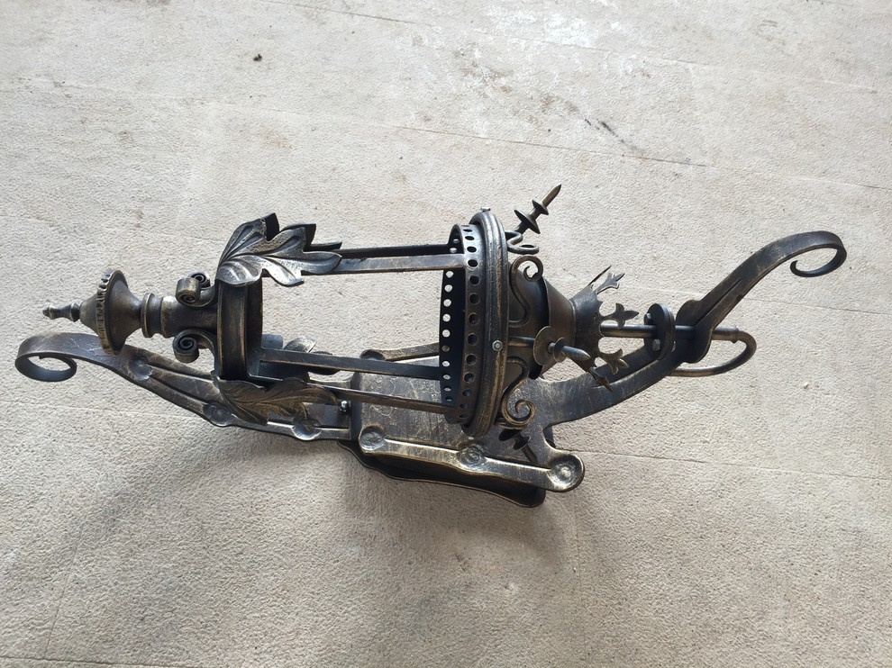 Кованые настенные фонари с витражным стеклом