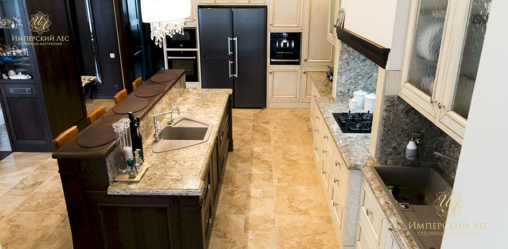 Кухня из натурального дерева в частном доме