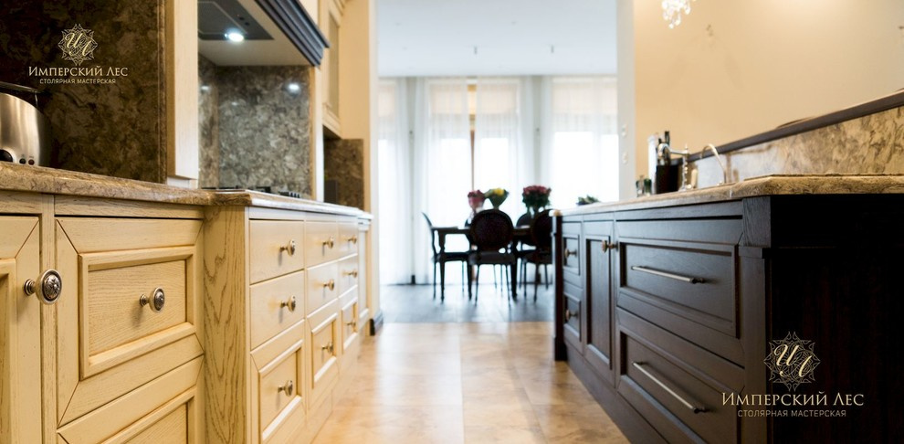 Кухня из натурального дерева в частном доме