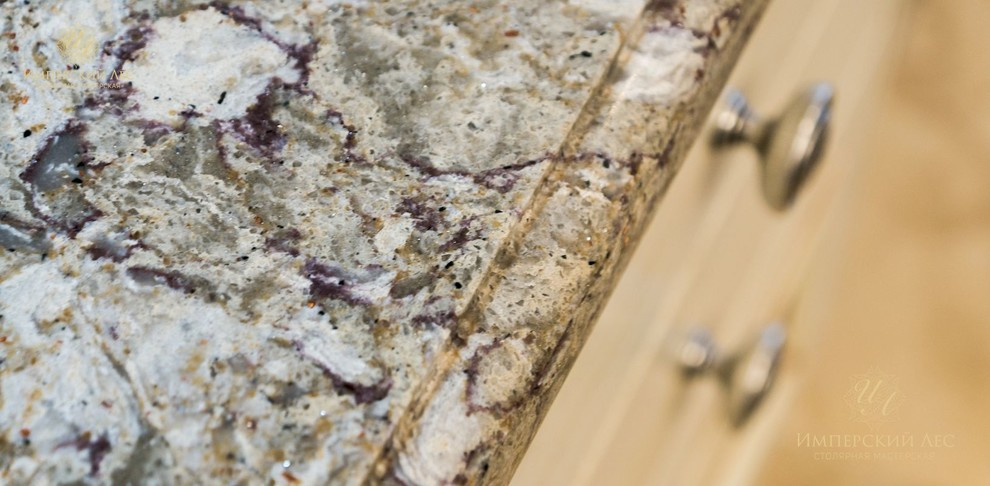 Кухня из натурального дерева в частном доме