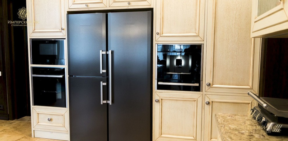 Кухня из натурального дерева в частном доме