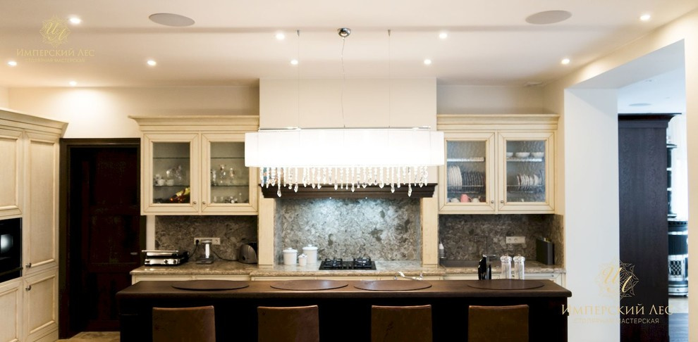 Кухня из натурального дерева в частном доме