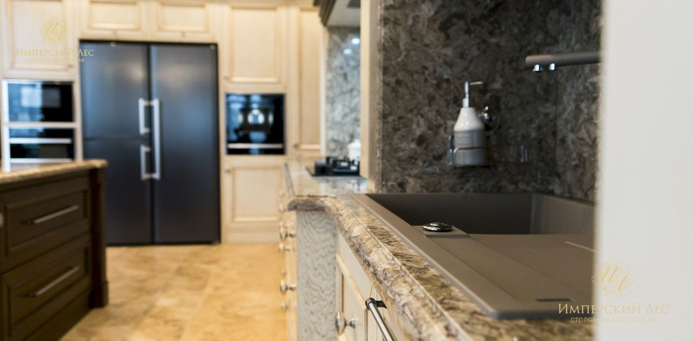 Кухня из натурального дерева в частном доме