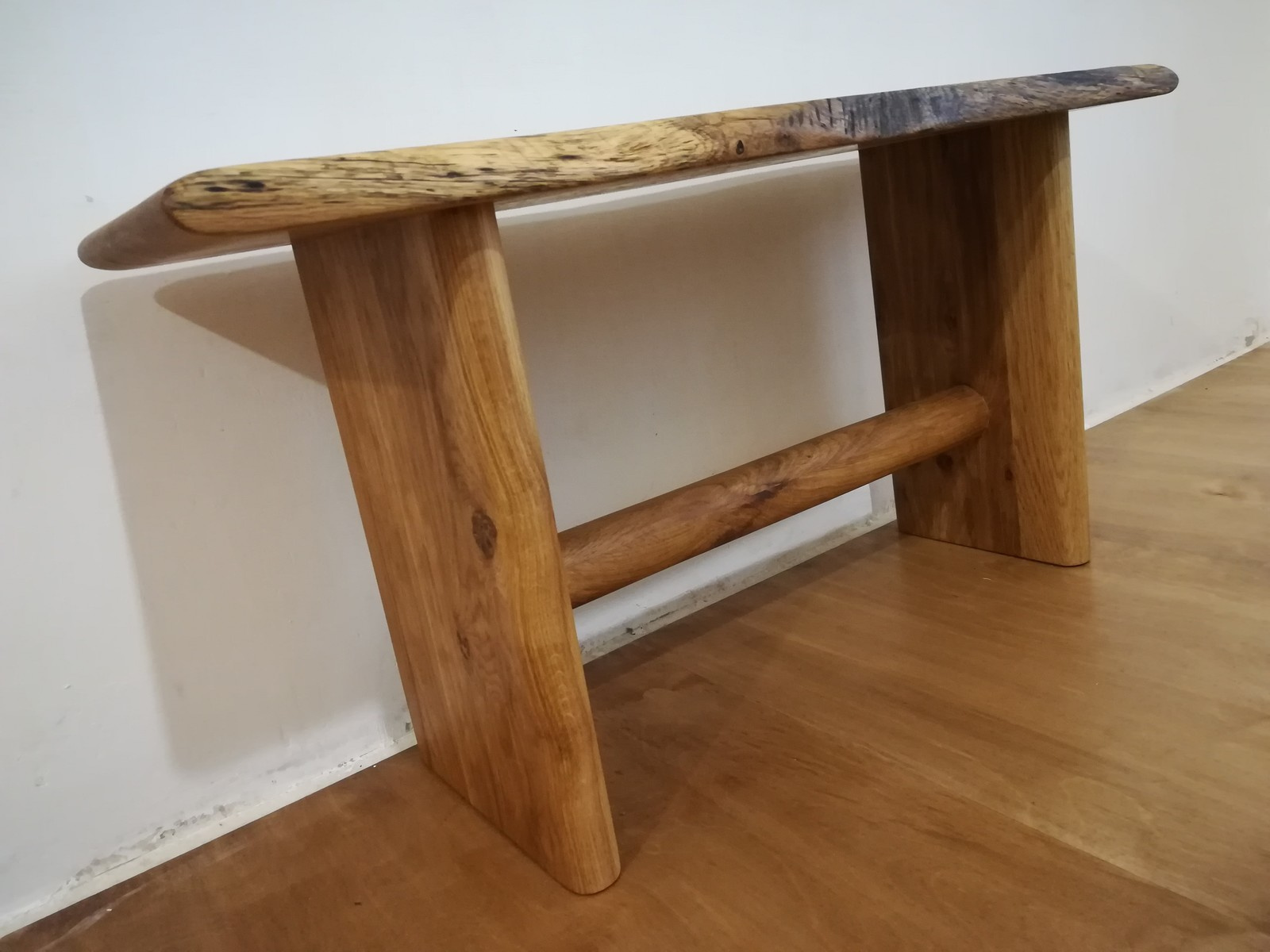 Мебель из цельного дерева