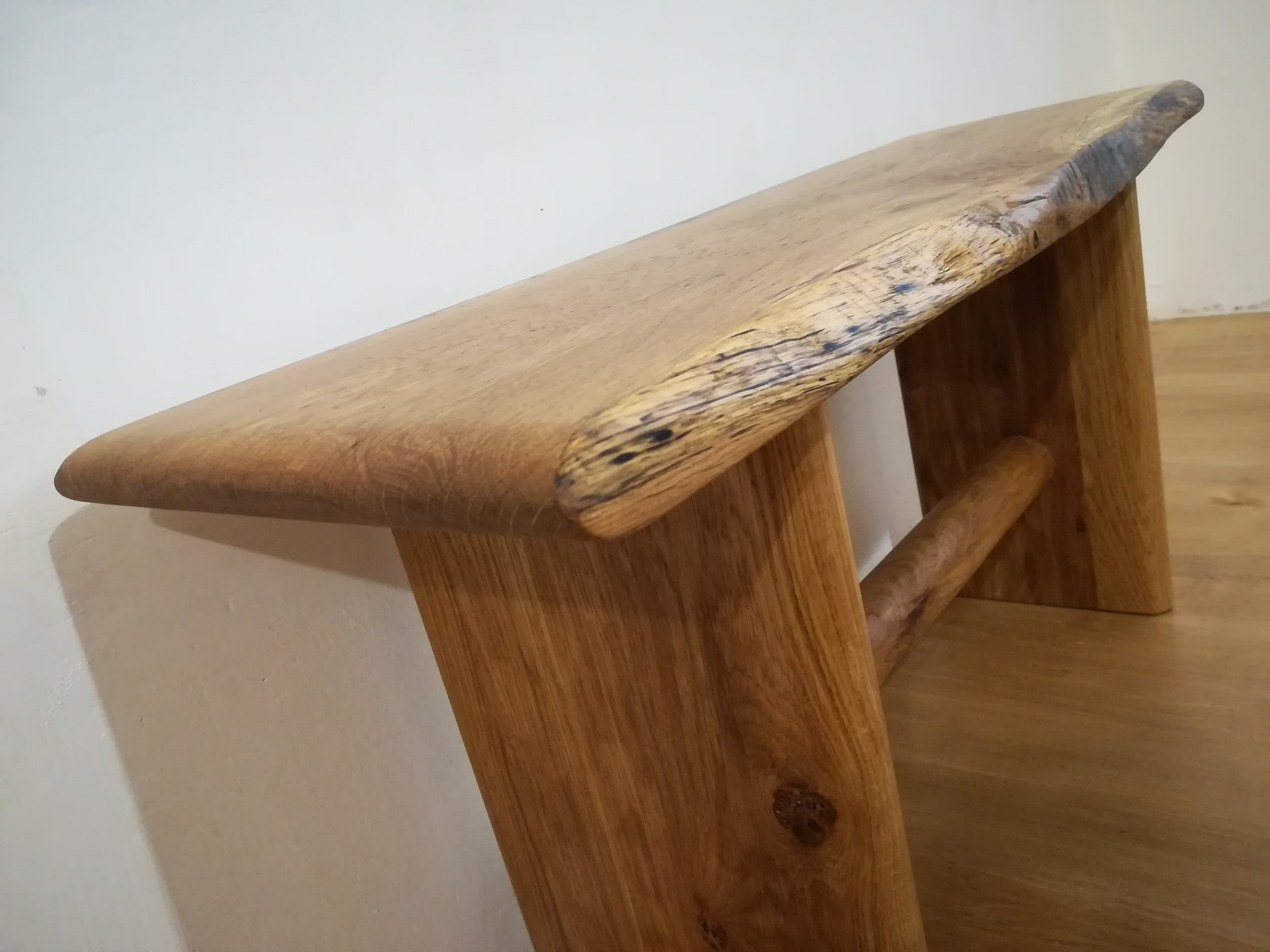 Мебель из цельного дерева