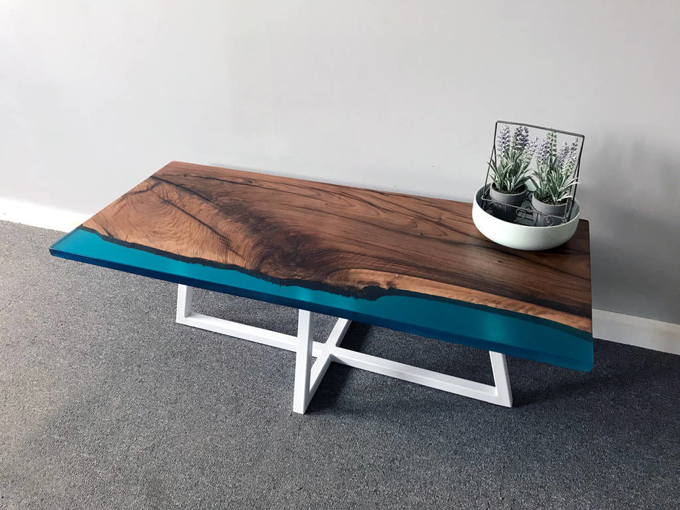 Cтол из слэба английского дуба, в сочетании с эпоксидной смолой