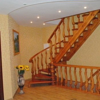 Деревянные лестницы на заказ качественно!