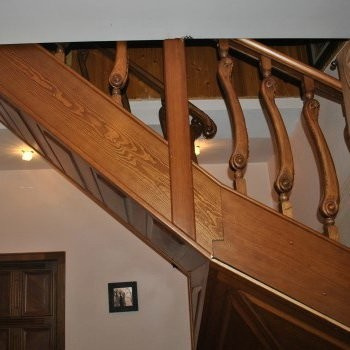 Обложка проекта: Деревянные лестницы