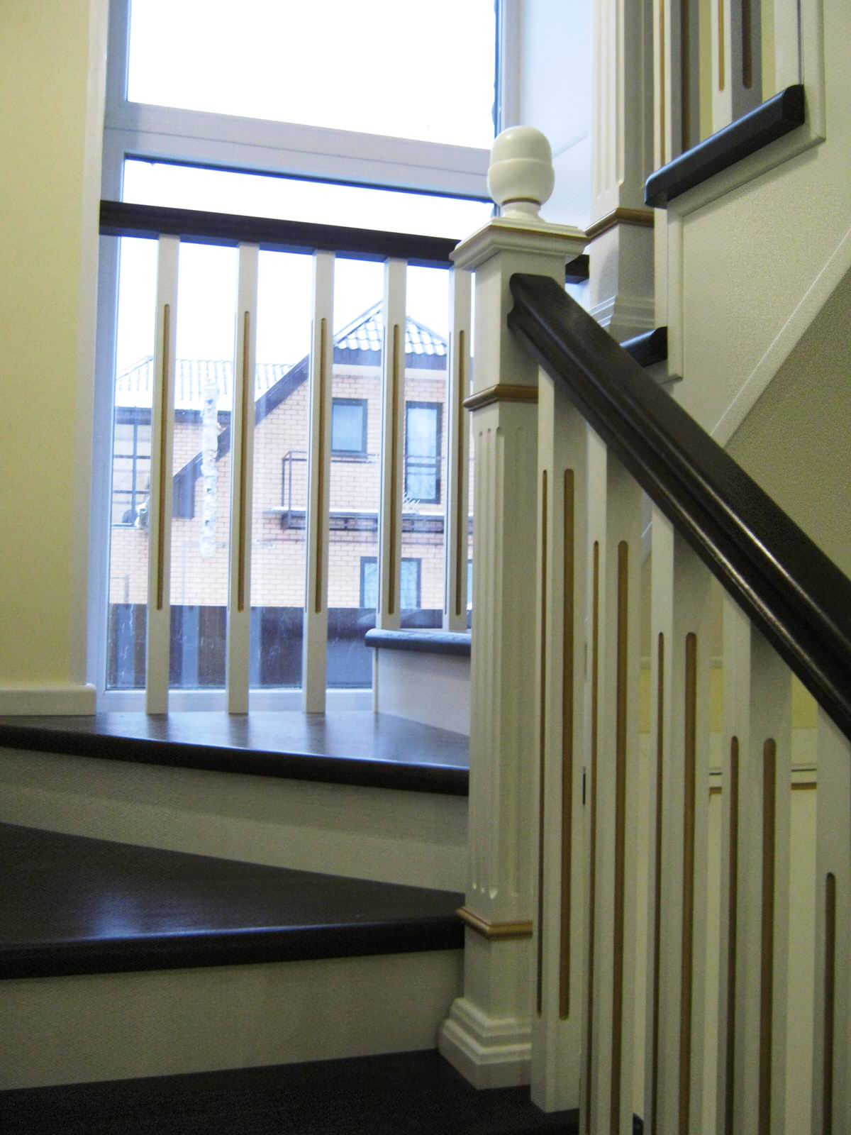 1/8 Лестница на металлокаркасе двухцветная