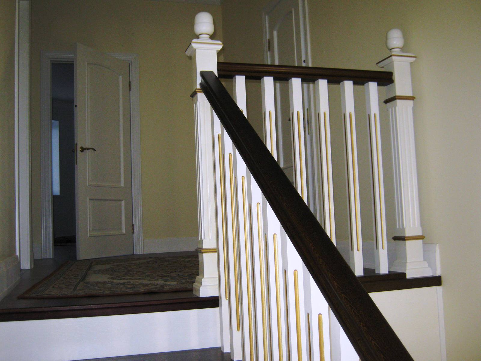 1/8 Лестница на металлокаркасе двухцветная