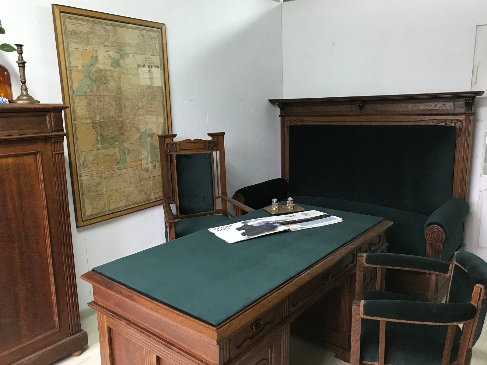 Антикварная мебель мастерской "Кракелюр"