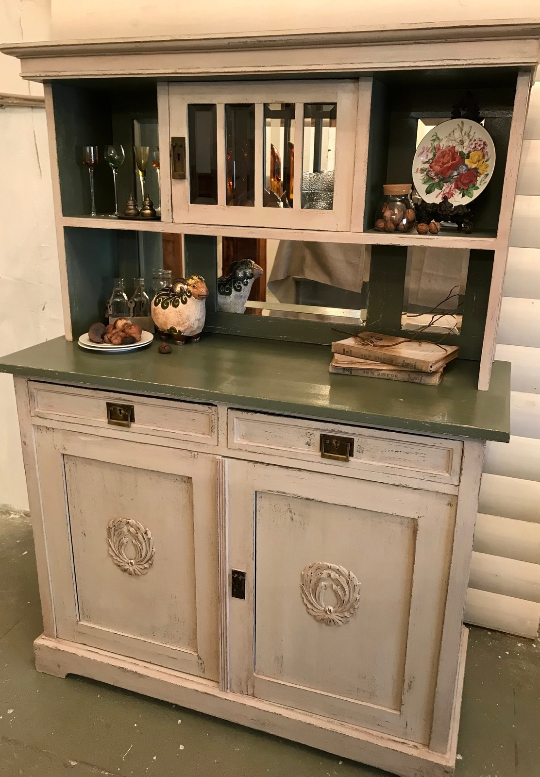 Мебель с характером от мастерской авторской реставрации "Кракелюр"