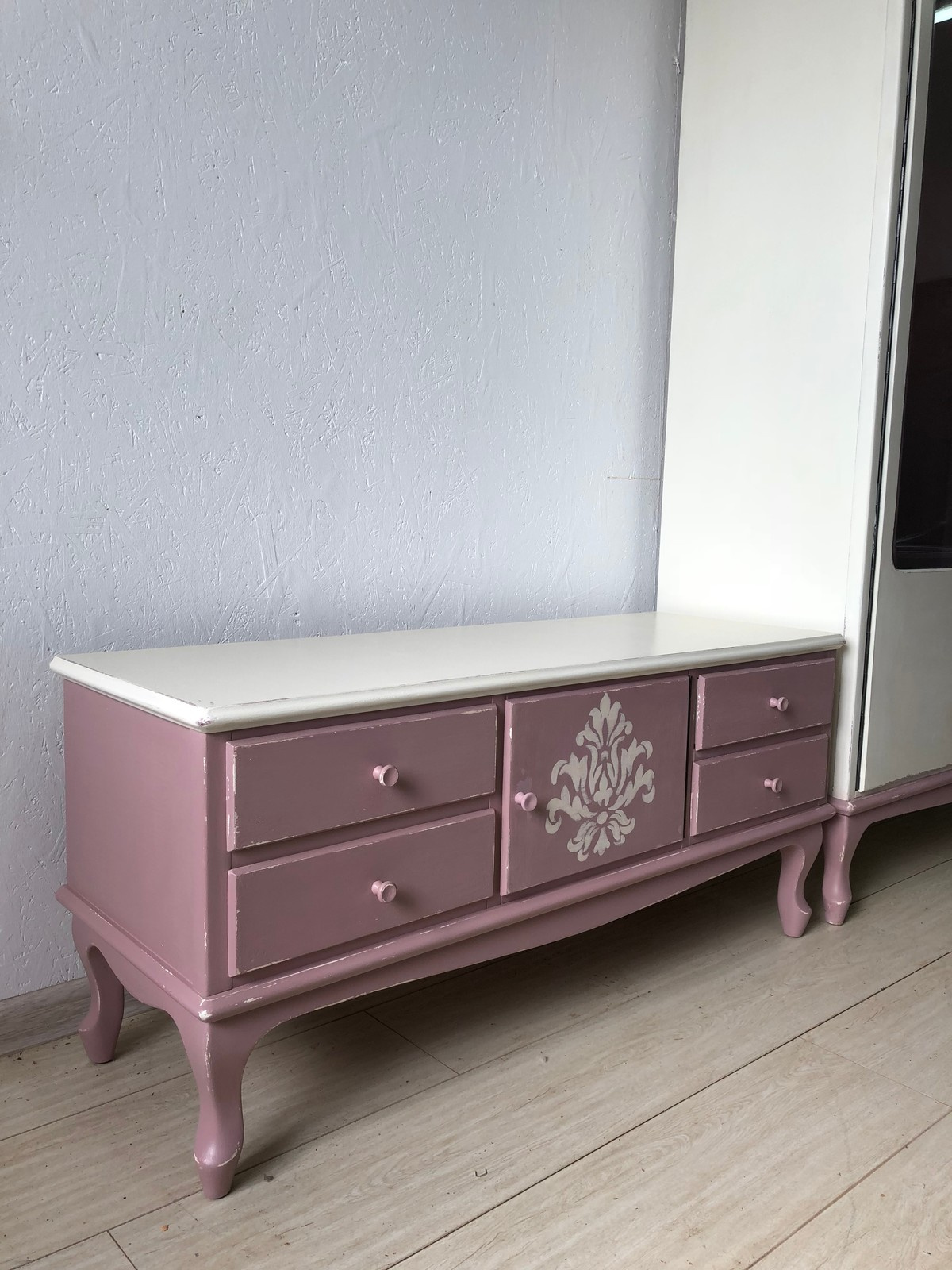 Мастерская "КРАКЕЛЮР" Мебель с характером