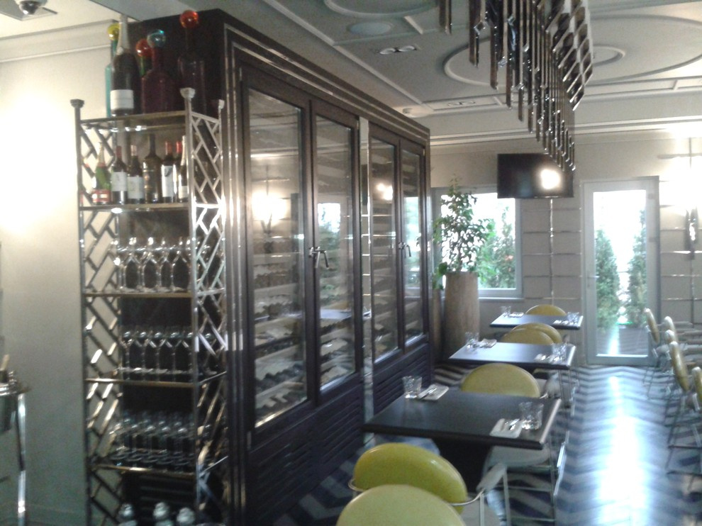 Обложка проекта: Винный шкаф в ресторане SomeMeat