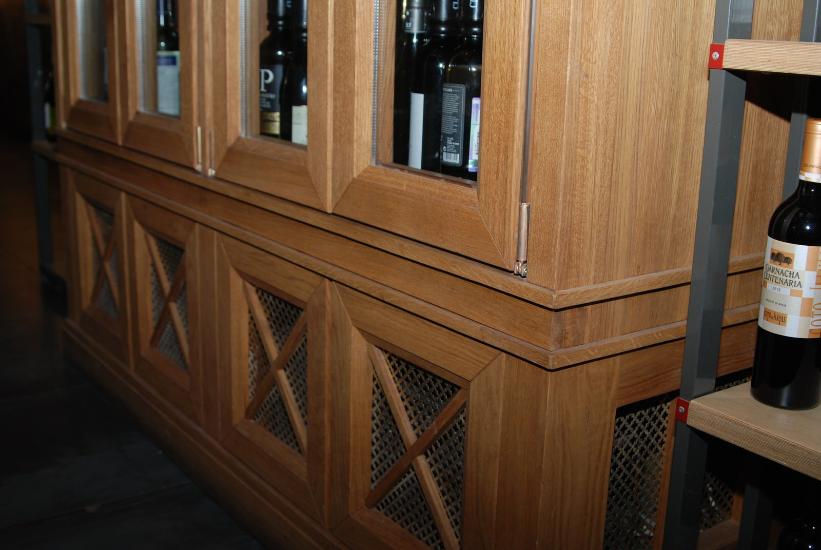 Обложка проекта: Винный шкаф в винном баре "Номер 15"