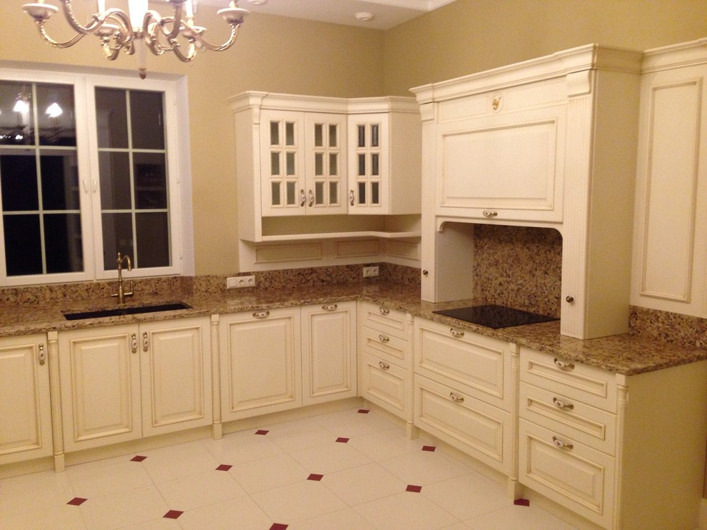 Обложка проекта: Cucina laccata con patinatura