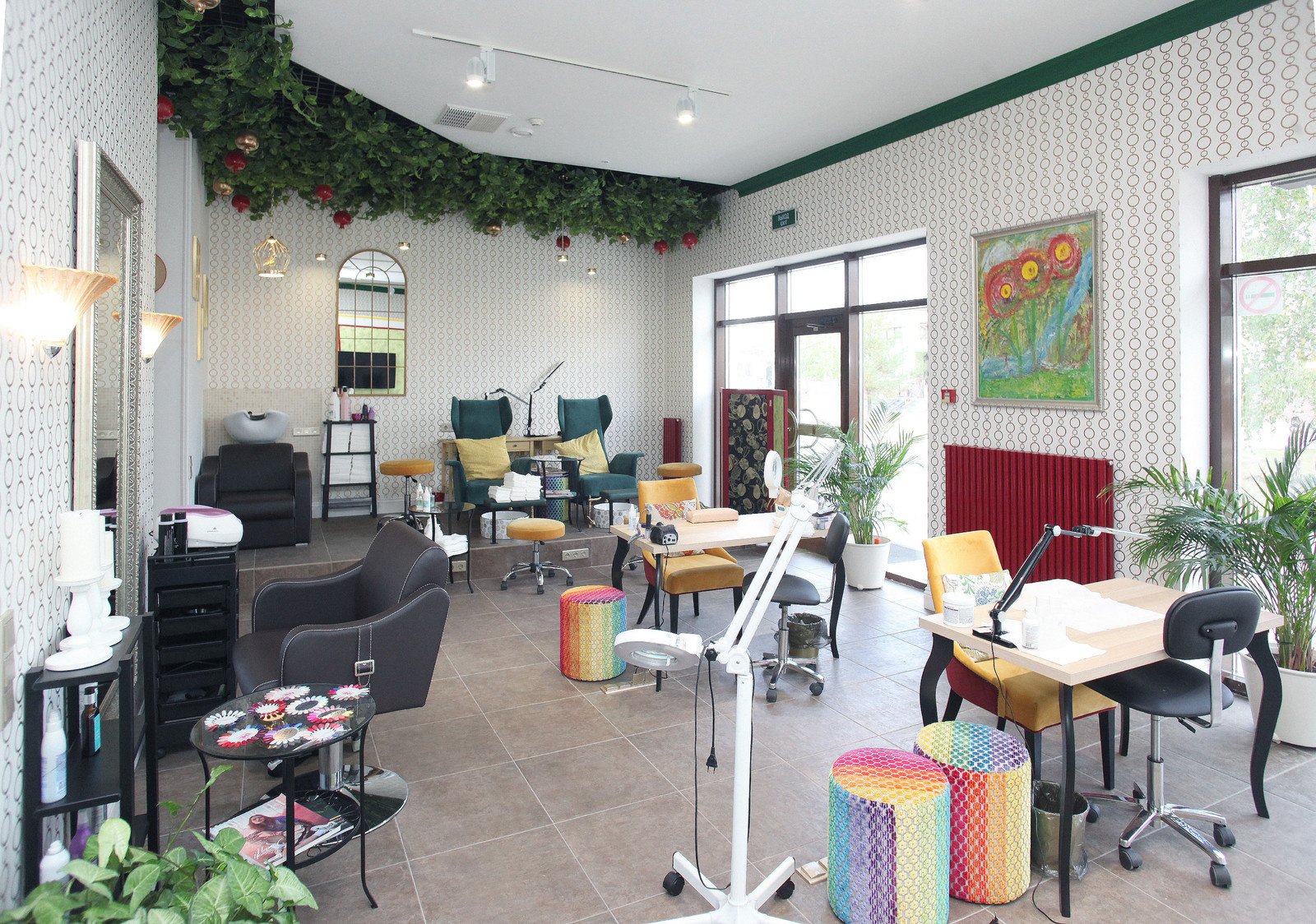 Обложка проекта: Озеленение потолка в бьюти-баре Гранат