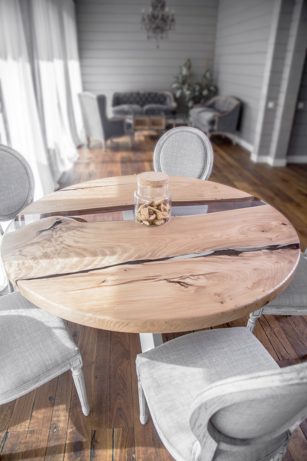 Круглый стол-река из вяза Монино