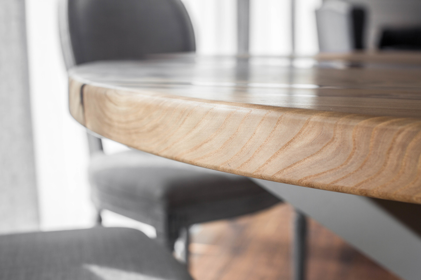 Круглый стол-река из вяза Монино