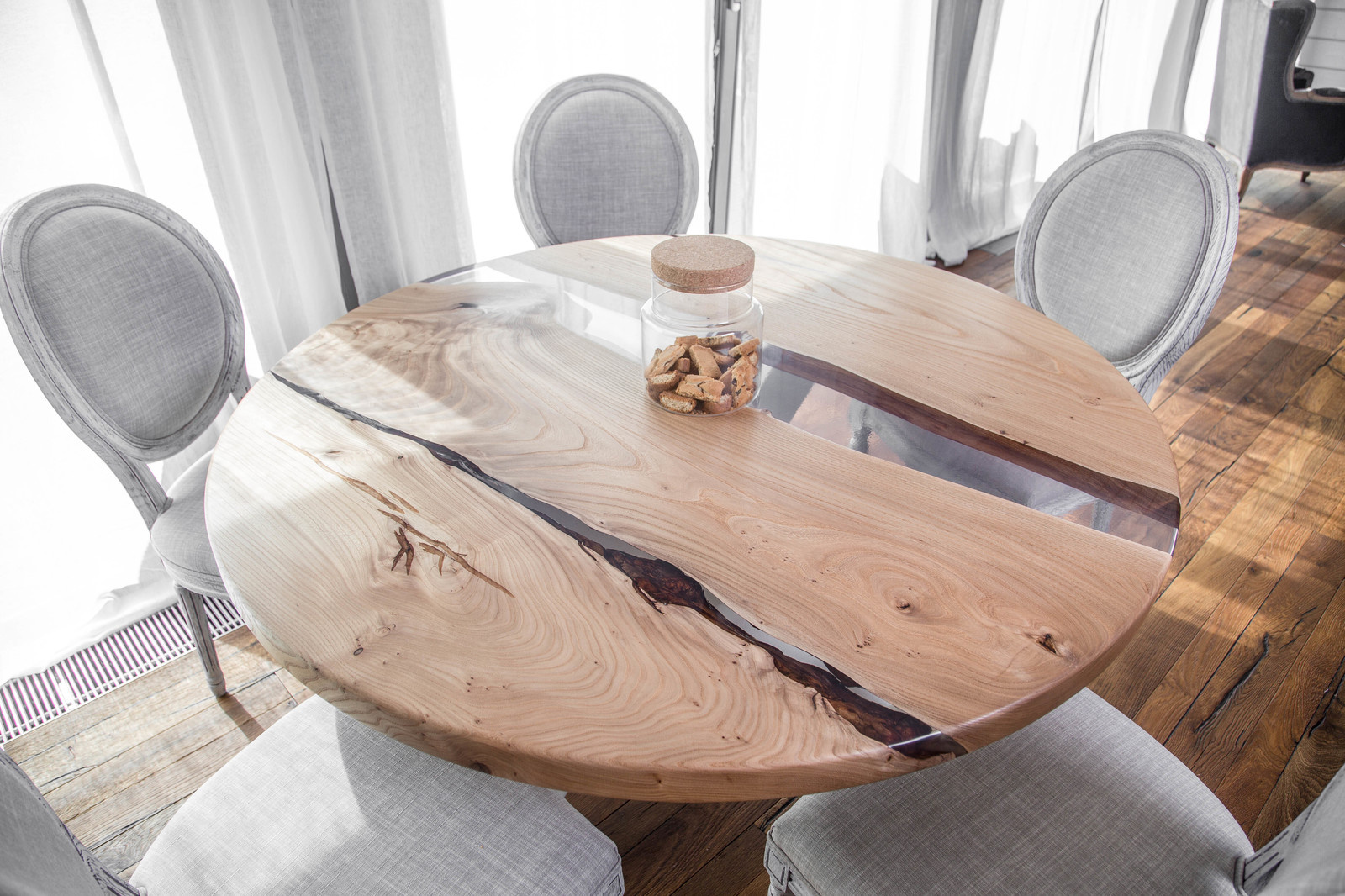 Круглый стол-река из вяза Монино