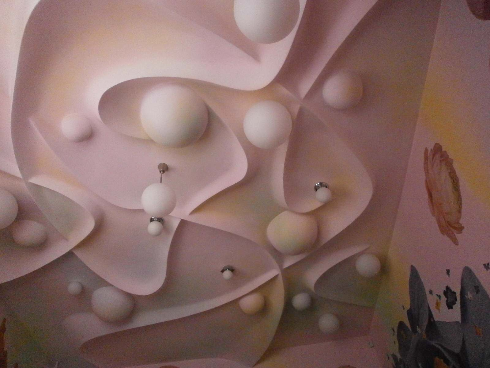 Обложка проекта: потолок в детской