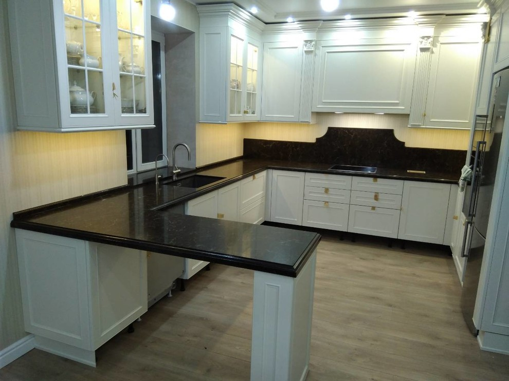 Столешница из кварцевого камня