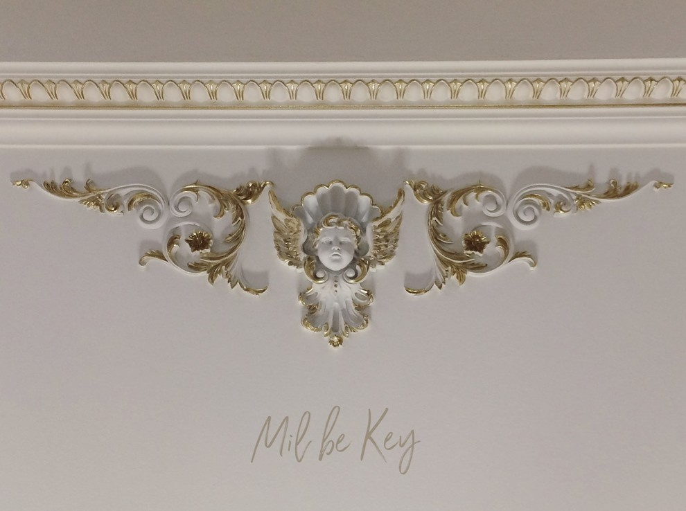 Золочение холла и мебели коттеджа