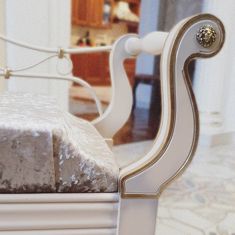 Золочение холла и мебели коттеджа