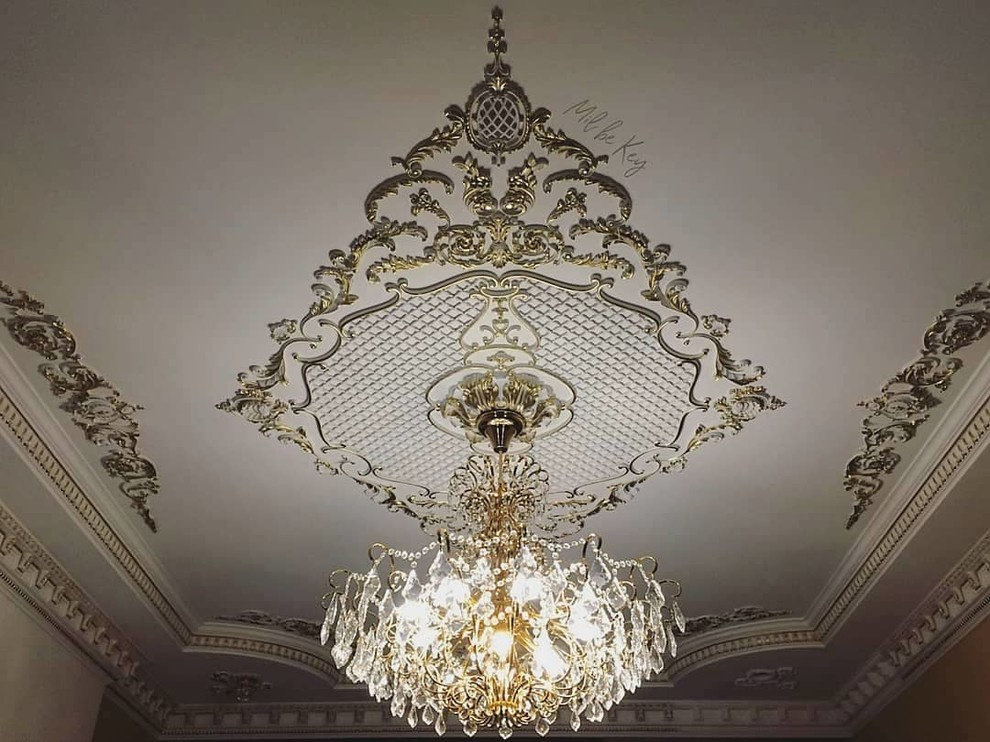 Золочение холла и мебели коттеджа