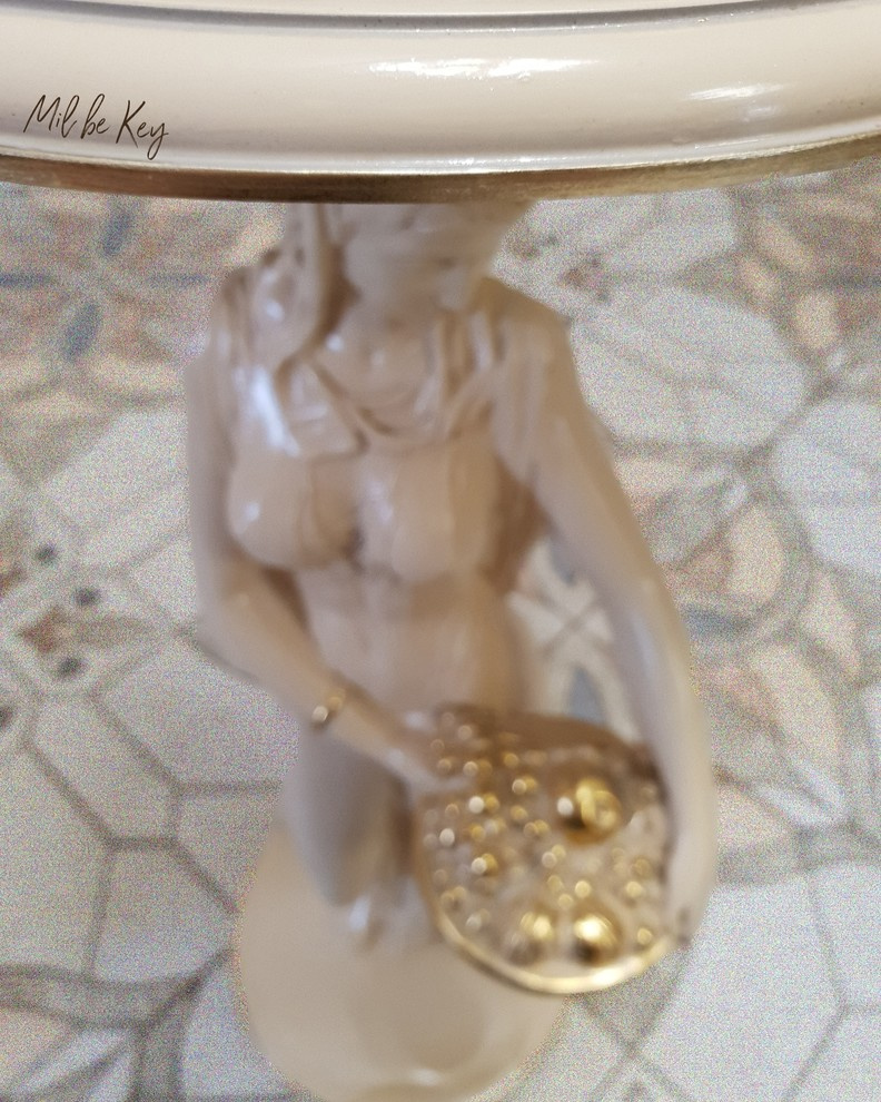 Золочение холла и мебели коттеджа