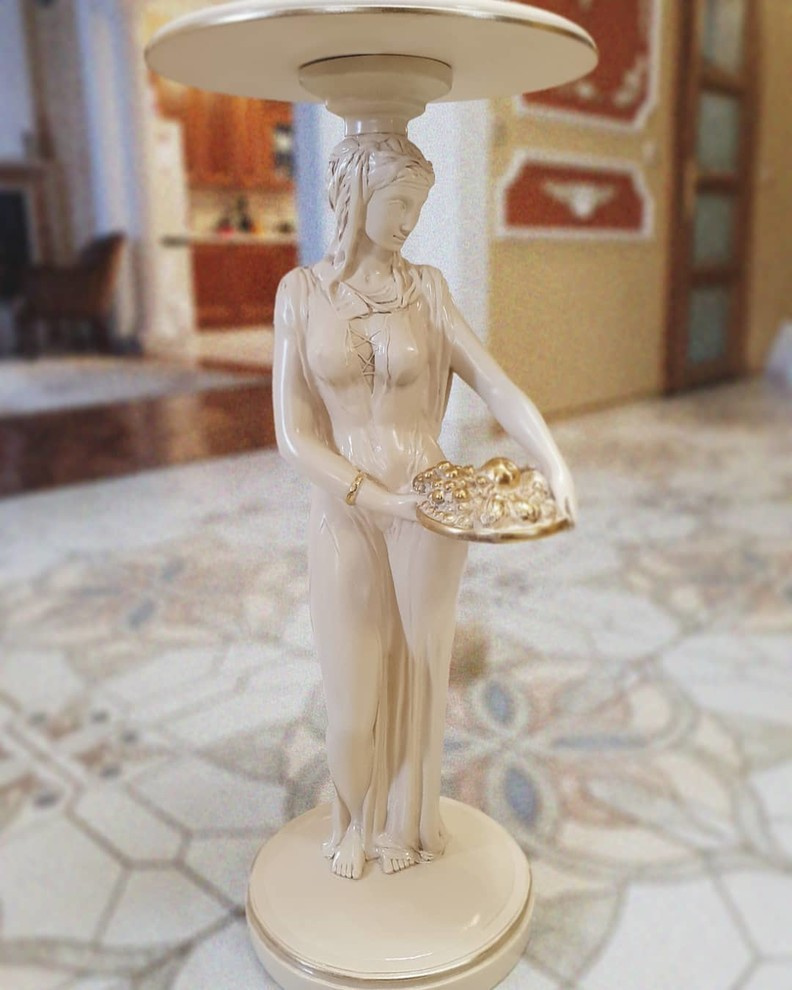 Золочение холла и мебели коттеджа