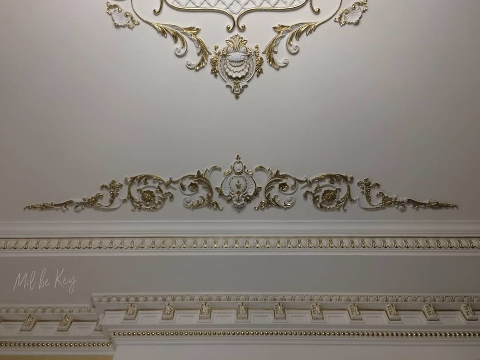 Золочение холла и мебели коттеджа