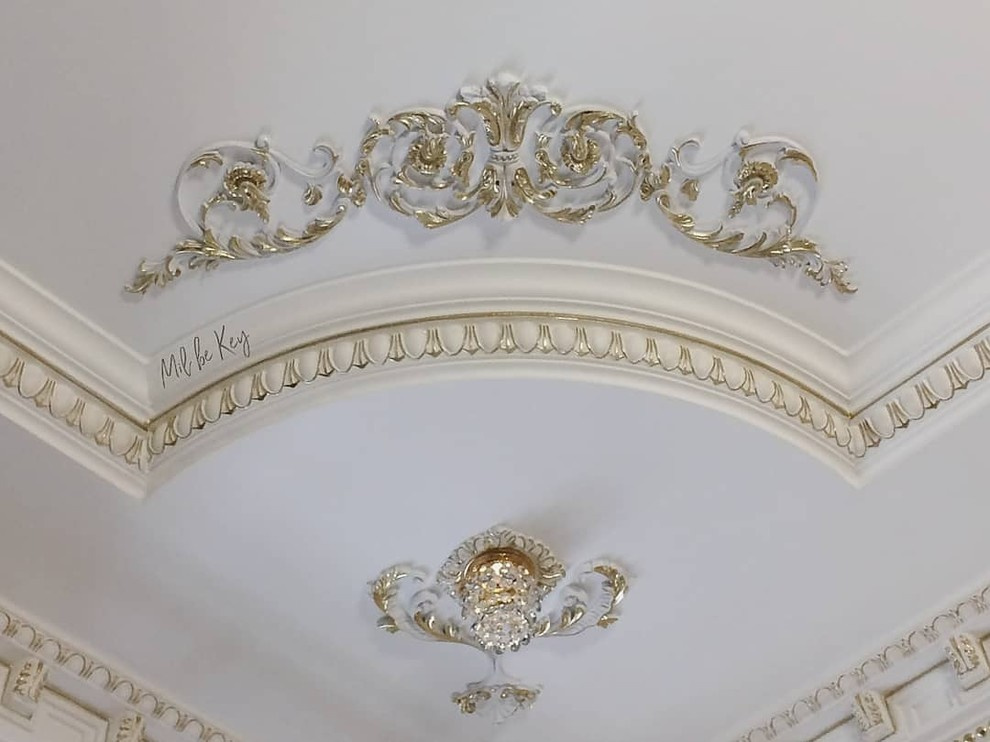 Золочение холла и мебели коттеджа