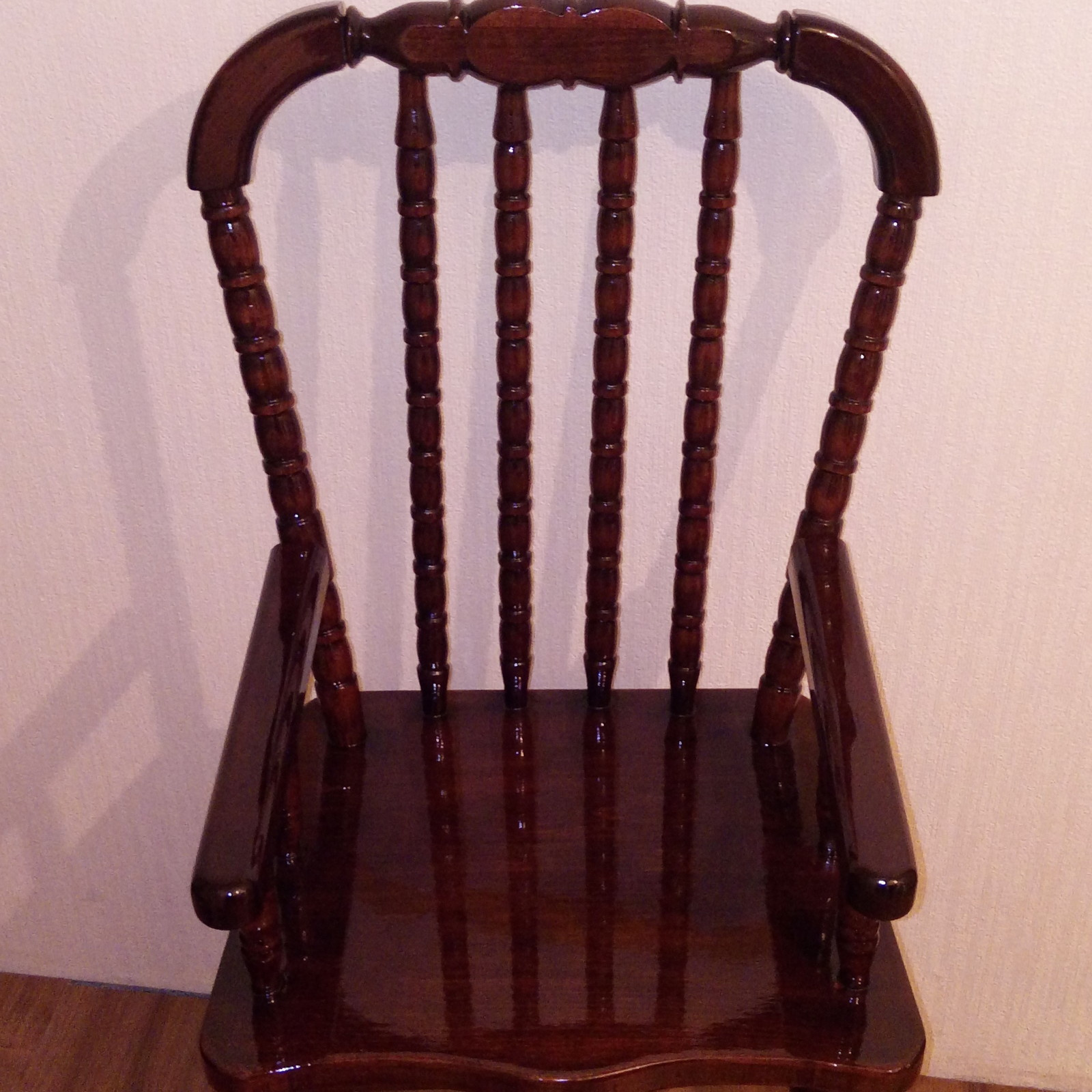 Реставрация и покраска стульев