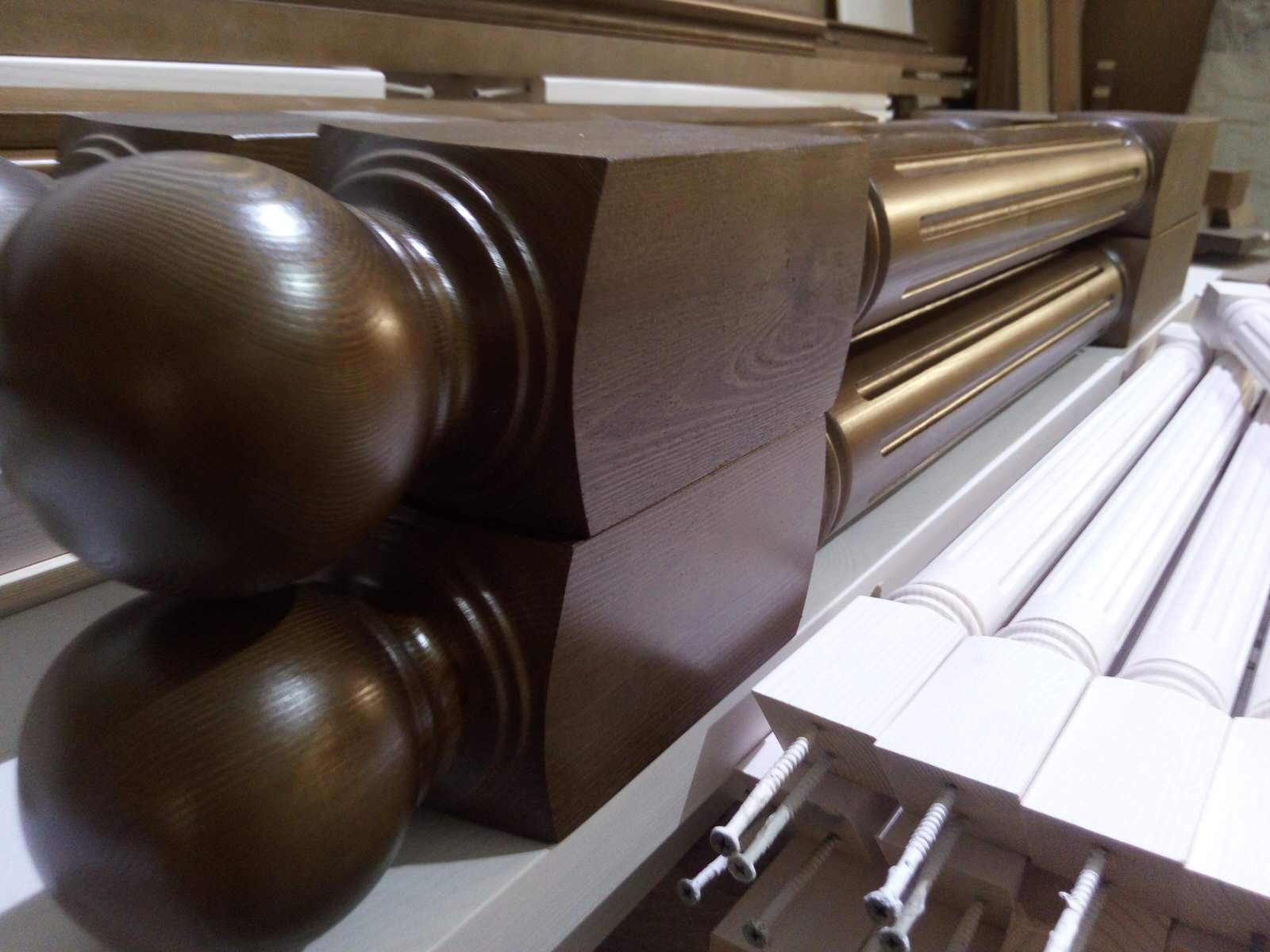 Покраска различных изделий из массива