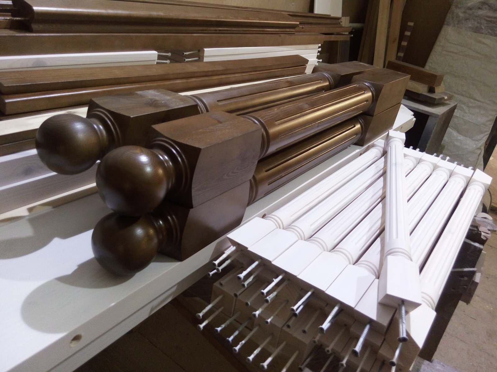 Покраска различных изделий из массива