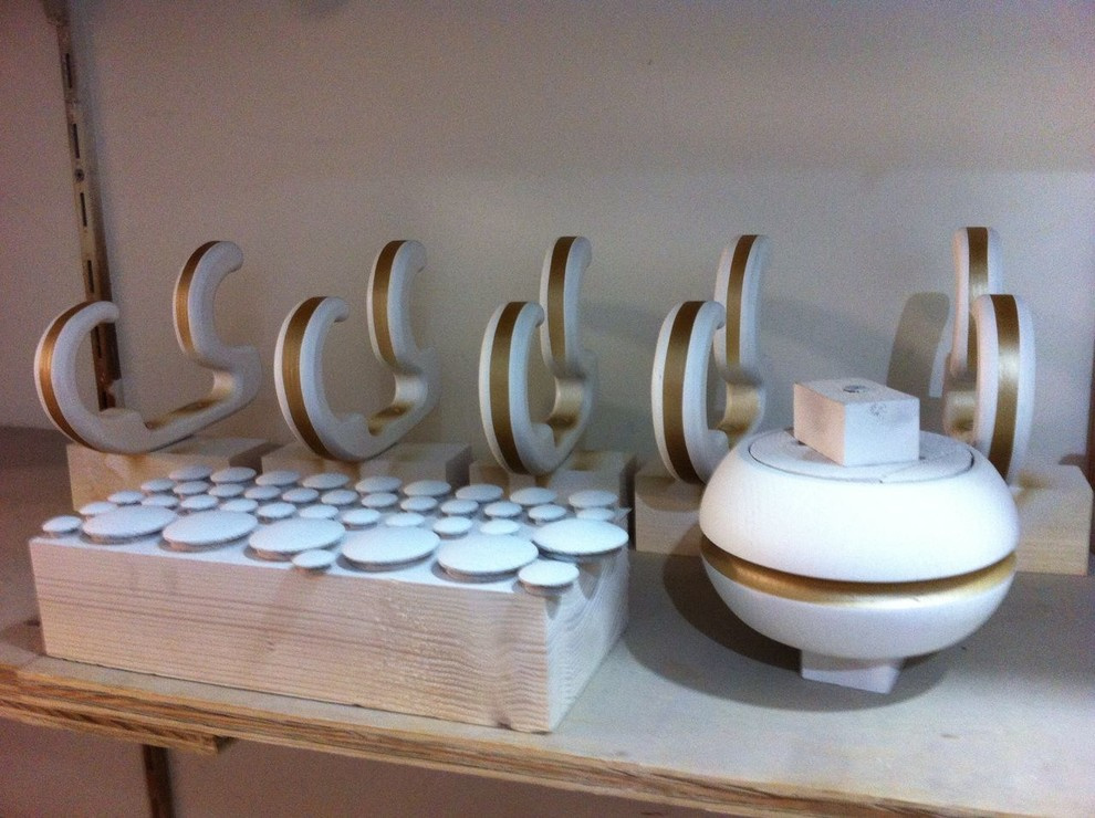 Покраска различных изделий из массива