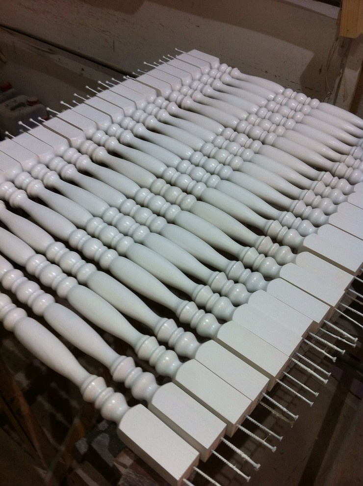 Покраска различных изделий из массива