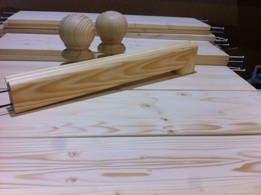 Покраска различных изделий из массива