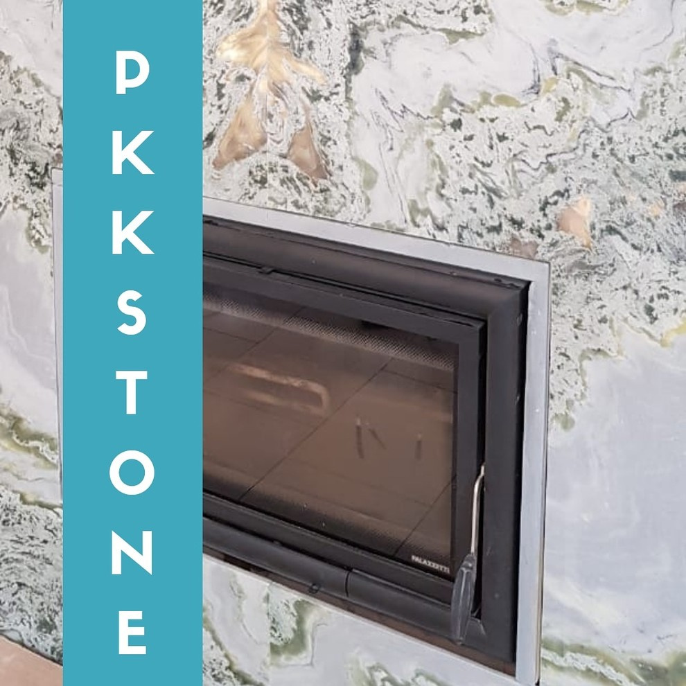 Современный камин из оникса