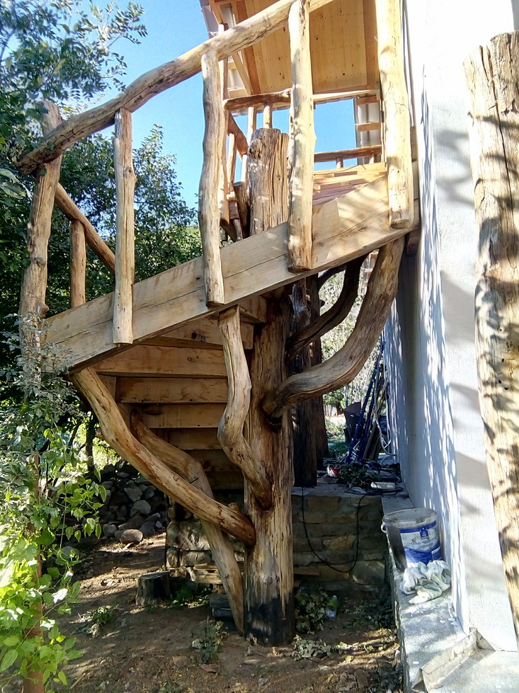 Форос. Лестница в доме лесника.