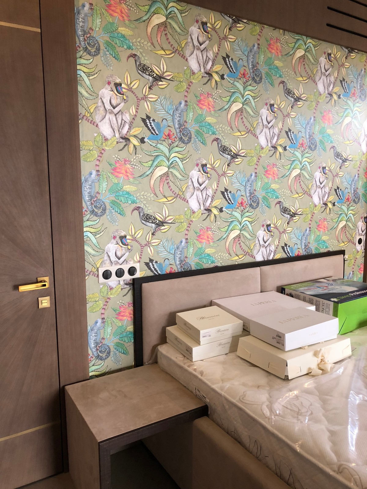 Дизайнерские обои COLE AND SON: проект подростковой комнаты для девочки