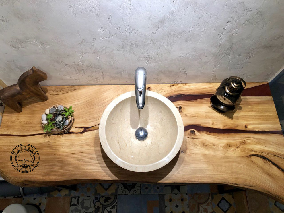 Столешница в ванную комнату из слэба карагача