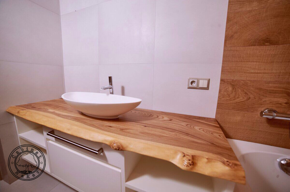 Столешница из слэба карагача в ванную комнату.