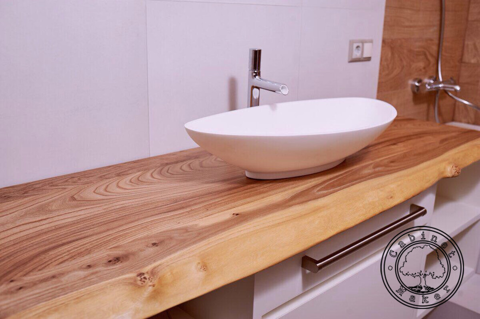 Столешница из слэба карагача в ванную комнату.