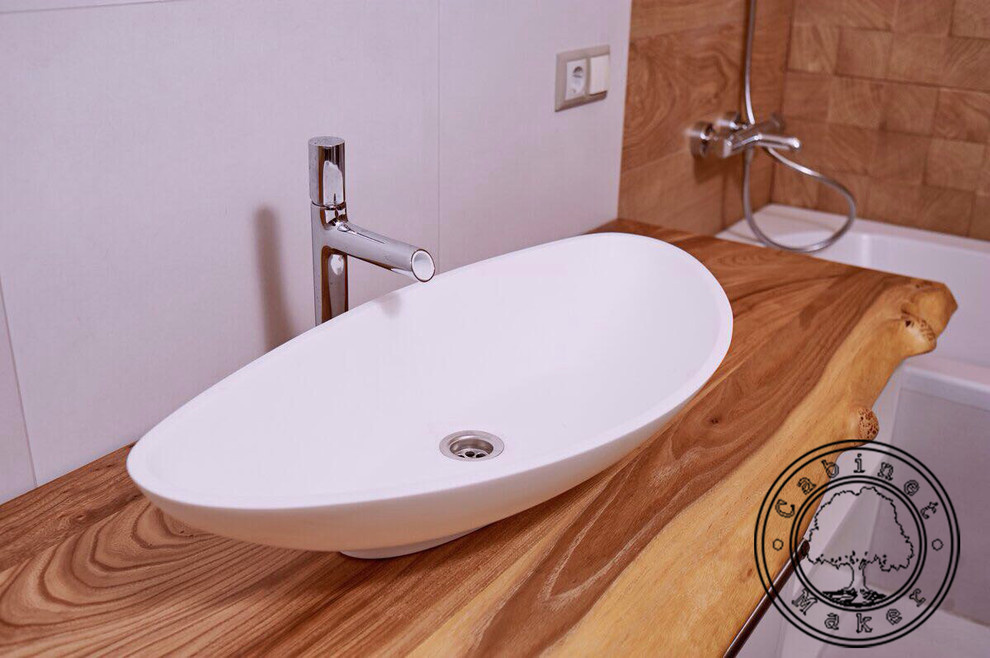 Столешница из слэба карагача в ванную комнату.