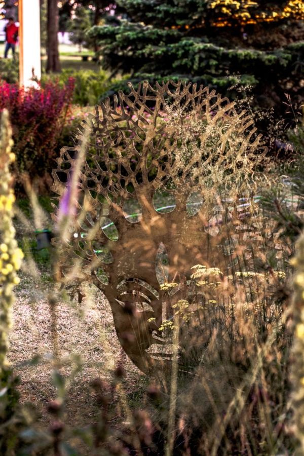 Декор сада «Зеркала природы» на фестивале Moscow Flower Show.